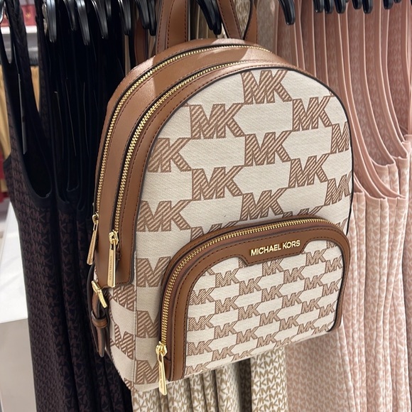 Michael Kors Jaycee Medium Logo Zip Pocket Backpack
35S3G8TB2J
LUGGAGE - Picture 7 of 16